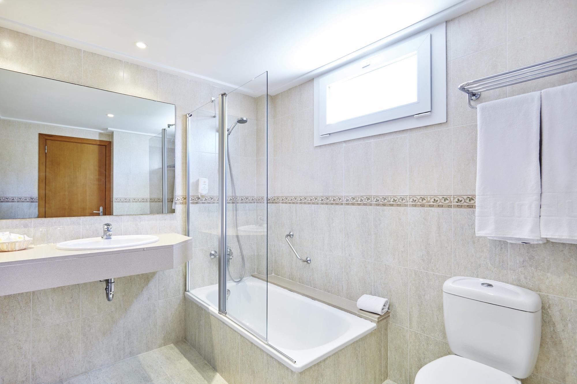 Universal Hotel Castell Royal Каньямель Экстерьер фото