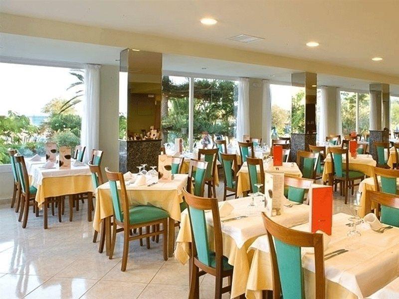 Universal Hotel Castell Royal Каньямель Экстерьер фото